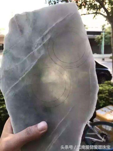 冰种翡翠值钱吗,极品冰种翡翠手镯-第3张图片-翡翠网 冰种翡翠值钱吗,极品冰种翡翠手镯-第3张图片-翡翠网