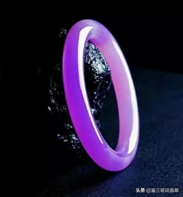 茄紫翡翠原石价值,茄紫翡翠出水前后对比-第8张图片-翡翠网 茄紫翡翠原石价值,茄紫翡翠出水前后对比-第8张图片-翡翠网