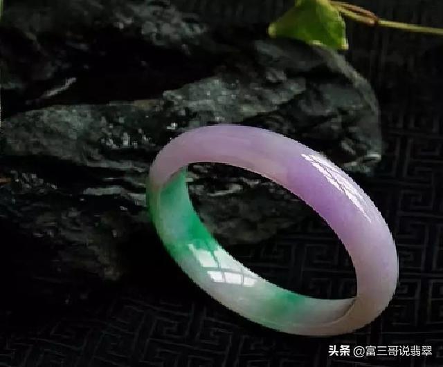 茄紫翡翠原石价值,茄紫翡翠出水前后对比-第12张图片-翡翠网 茄紫翡翠原石价值,茄紫翡翠出水前后对比-第12张图片-翡翠网