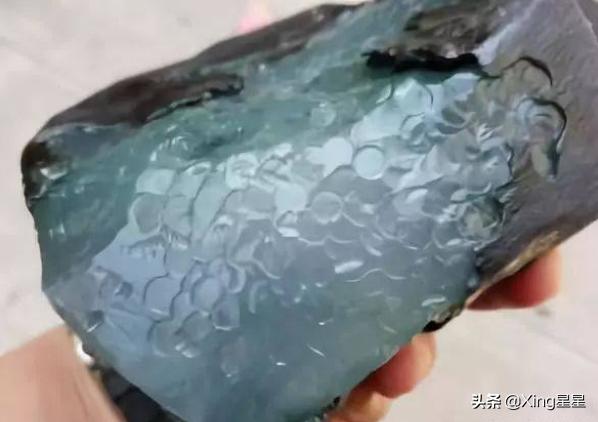 切垮的翡翠原石,翡翠原石的灰色-第1张图片-翡翠网 切垮的翡翠原石,翡翠原石的灰色-第1张图片-翡翠网