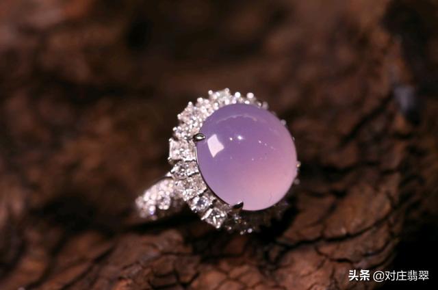 红皮翡翠巧雕,翡翠巧雕手镯-第4张图片-翡翠网 红皮翡翠巧雕,翡翠巧雕手镯-第4张图片-翡翠网