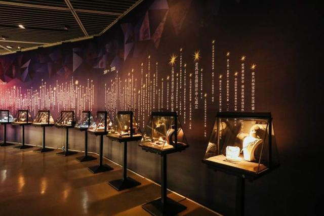 如何给翡翠原石去皮,奉贤翡翠原石剥皮-第2张图片-翡翠网 如何给翡翠原石去皮,奉贤翡翠原石剥皮-第2张图片-翡翠网