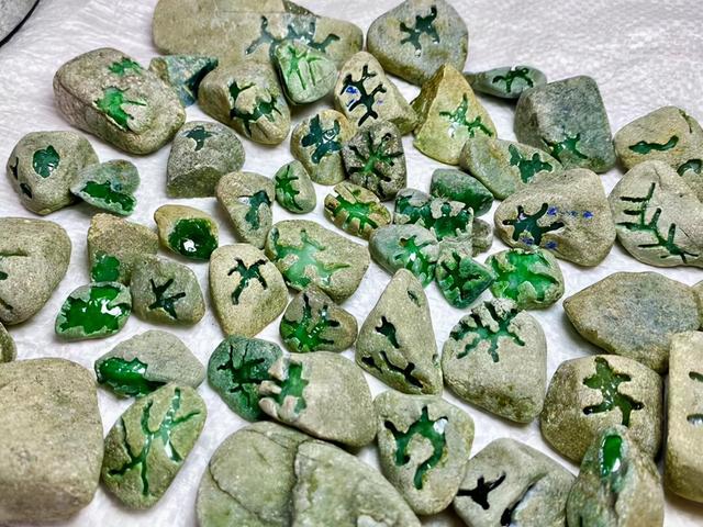 翡翠的原石哪里缅甸翡翠原石有什么颜色-第1张图片-翡翠网 翡翠的原石哪里缅甸翡翠原石有什么颜色-第1张图片-翡翠网