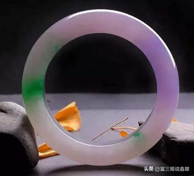 10万左右的春带彩翡翠手镯翡翠手镯春-第1张图片-翡翠网 10万左右的春带彩翡翠手镯翡翠手镯春-第1张图片-翡翠网