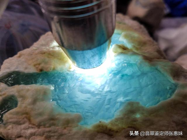 翡翠原石黄砂皮赌石看皮翻沙-第2张图片-翡翠网 翡翠原石黄砂皮赌石看皮翻沙-第2张图片-翡翠网