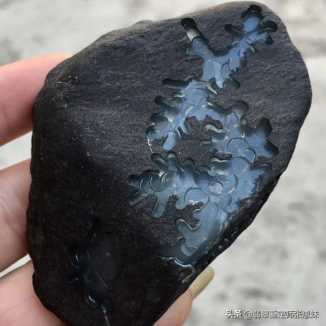 翡翠原石黄砂皮赌石看皮翻沙-第5张图片-翡翠网 翡翠原石黄砂皮赌石看皮翻沙-第5张图片-翡翠网