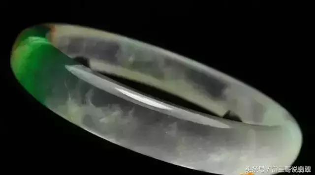 菠菜绿翡翠手镯鉴定菠菜绿翡翠手镯适合年龄段-第7张图片-翡翠网 菠菜绿翡翠手镯鉴定菠菜绿翡翠手镯适合年龄段-第7张图片-翡翠网