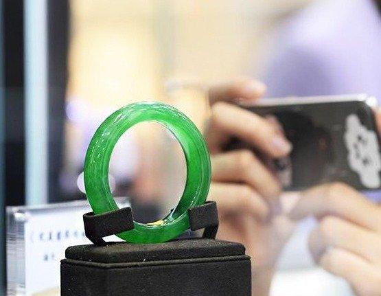 瑞丽翡翠原石价格翡翠原石哪里买-第2张图片-翡翠网 瑞丽翡翠原石价格翡翠原石哪里买-第2张图片-翡翠网