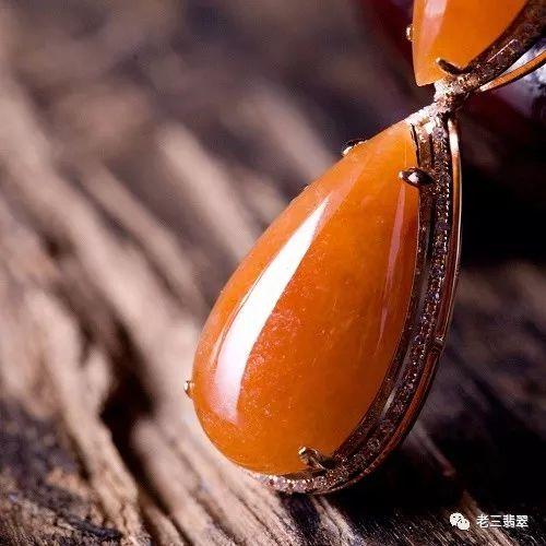 带红翡的翡翠手镯值钱吗,翡翠红翡知识-第4张图片-翡翠网 带红翡的翡翠手镯值钱吗,翡翠红翡知识-第4张图片-翡翠网