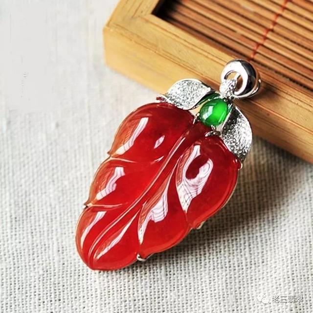 带红翡的翡翠手镯值钱吗,翡翠红翡知识-第7张图片-翡翠网 带红翡的翡翠手镯值钱吗,翡翠红翡知识-第7张图片-翡翠网