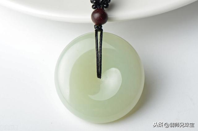 翡翠平安扣佩戴知识翡翠a货平安扣3000元-第1张图片-翡翠网 翡翠平安扣佩戴知识翡翠a货平安扣3000元-第1张图片-翡翠网