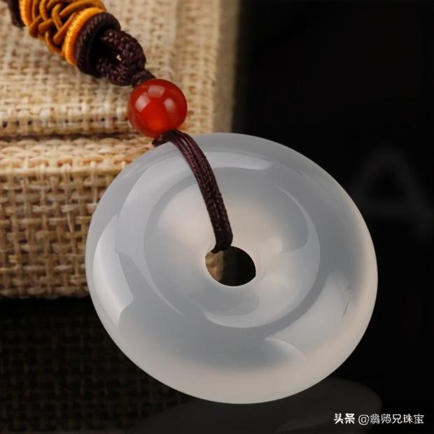 翡翠平安扣佩戴知识翡翠a货平安扣3000元-第3张图片-翡翠网 翡翠平安扣佩戴知识翡翠a货平安扣3000元-第3张图片-翡翠网