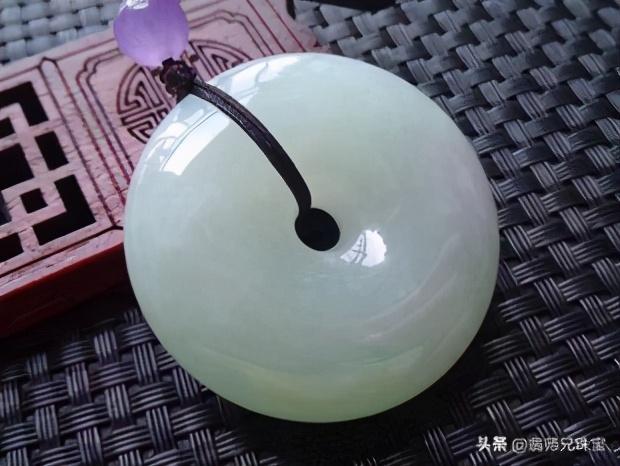 翡翠平安扣佩戴知识翡翠a货平安扣3000元-第4张图片-翡翠网 翡翠平安扣佩戴知识翡翠a货平安扣3000元-第4张图片-翡翠网