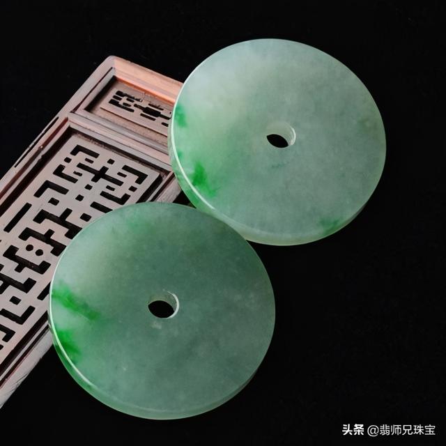 翡翠平安扣佩戴知识翡翠a货平安扣3000元-第6张图片-翡翠网 翡翠平安扣佩戴知识翡翠a货平安扣3000元-第6张图片-翡翠网