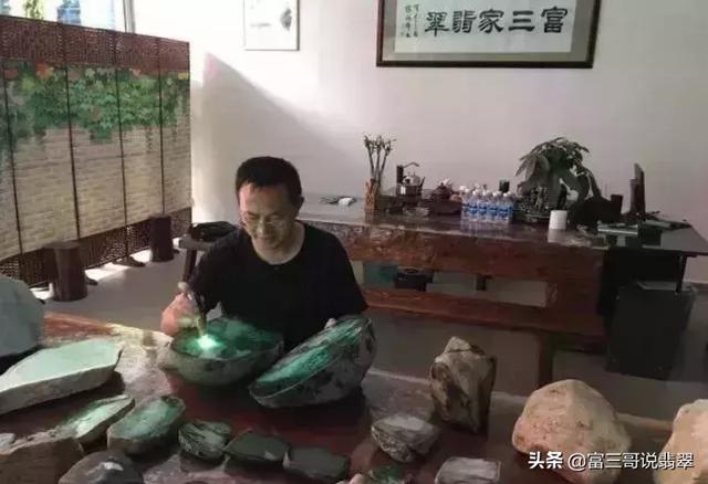 翡翠手镯内部有石纹1万元翡翠手镯有石纹-第1张图片-翡翠网 翡翠手镯内部有石纹1万元翡翠手镯有石纹-第1张图片-翡翠网