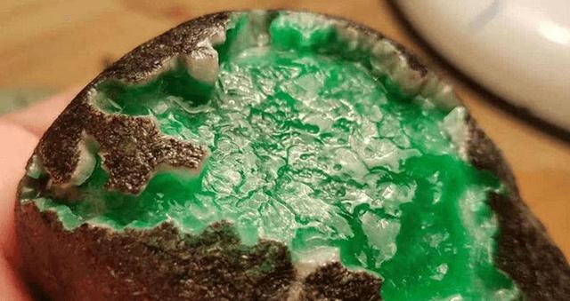 翡翠色料的种,河南翡翠手镯原石种水料和色料-第1张图片-翡翠网 翡翠色料的种,河南翡翠手镯原石种水料和色料-第1张图片-翡翠网