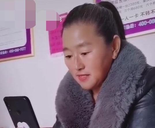 翡翠手镯网红极品红翡翡翠手镯-第12张图片-翡翠网 翡翠手镯网红极品红翡翡翠手镯-第12张图片-翡翠网