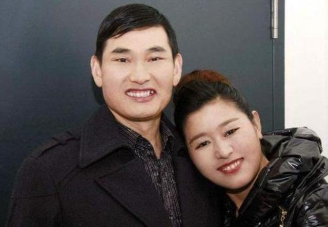 翡翠手镯网红极品红翡翡翠手镯-第13张图片-翡翠网 翡翠手镯网红极品红翡翡翠手镯-第13张图片-翡翠网