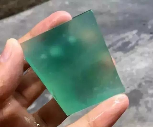 蓝晴翡翠手镯,翡翠手镯打灯表现图解-第10张图片-翡翠网 蓝晴翡翠手镯,翡翠手镯打灯表现图解-第10张图片-翡翠网