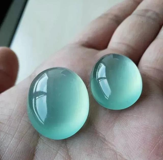 蓝晴翡翠手镯,翡翠手镯打灯表现图解-第11张图片-翡翠网 蓝晴翡翠手镯,翡翠手镯打灯表现图解-第11张图片-翡翠网