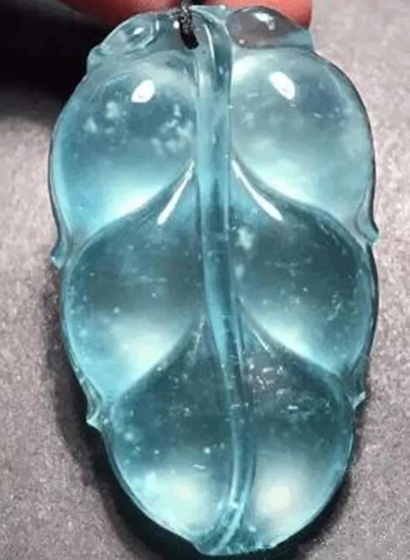 蓝晴翡翠手镯,翡翠手镯打灯表现图解-第13张图片-翡翠网 蓝晴翡翠手镯,翡翠手镯打灯表现图解-第13张图片-翡翠网