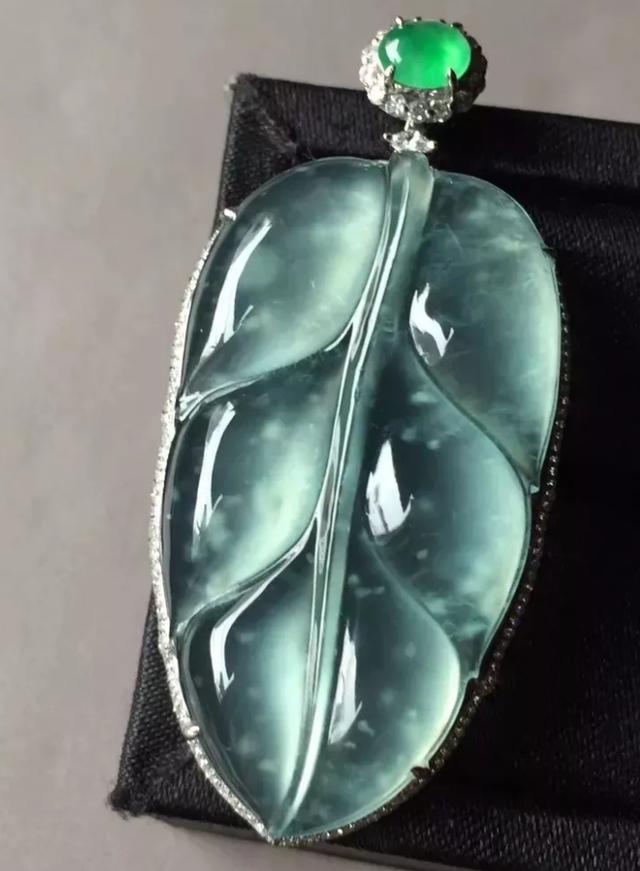 蓝晴翡翠手镯,翡翠手镯打灯表现图解-第14张图片-翡翠网 蓝晴翡翠手镯,翡翠手镯打灯表现图解-第14张图片-翡翠网