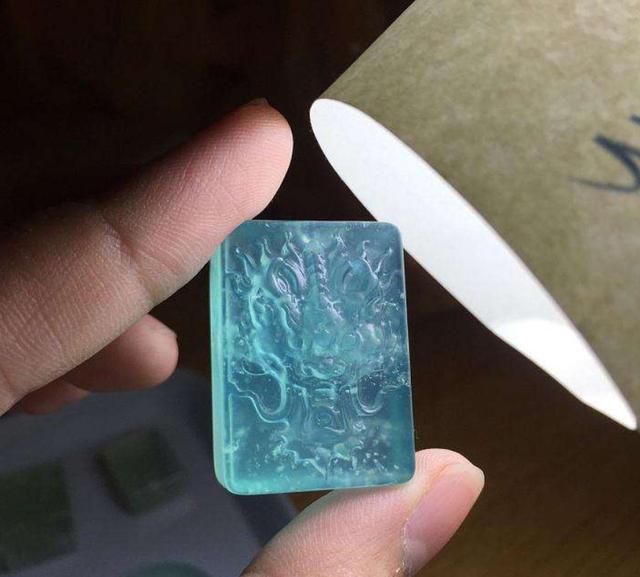 蓝晴翡翠手镯,翡翠手镯打灯表现图解-第17张图片-翡翠网 蓝晴翡翠手镯,翡翠手镯打灯表现图解-第17张图片-翡翠网