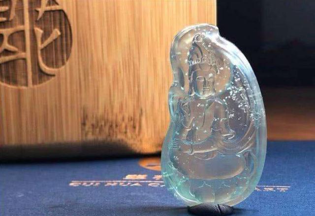 蓝晴翡翠手镯,翡翠手镯打灯表现图解-第18张图片-翡翠网 蓝晴翡翠手镯,翡翠手镯打灯表现图解-第18张图片-翡翠网