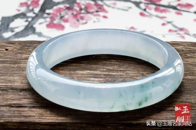 翡翠手镯选什么颜色好翡翠怎么选才是最好的-第2张图片-翡翠网 翡翠手镯选什么颜色好翡翠怎么选才是最好的-第2张图片-翡翠网