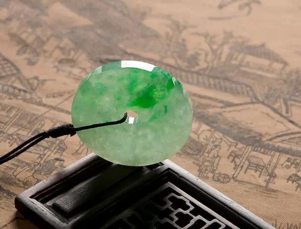 翡翠基本知识介绍视频带你快速了解翡翠的基本知识-第2张图片-翡翠网