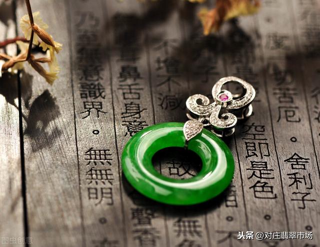 翡翠原石的价位,老的翡翠价格-第7张图片-翡翠网 翡翠原石的价位,老的翡翠价格-第7张图片-翡翠网