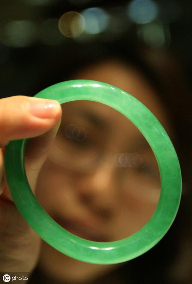 冰种翡翠原石鉴别知识,翡翠原石的价位-第1张图片-翡翠网 冰种翡翠原石鉴别知识,翡翠原石的价位-第1张图片-翡翠网