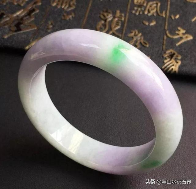 翡翠手镯的保养,翡翠手镯洗手-第9张图片-翡翠网 翡翠手镯的保养,翡翠手镯洗手-第9张图片-翡翠网