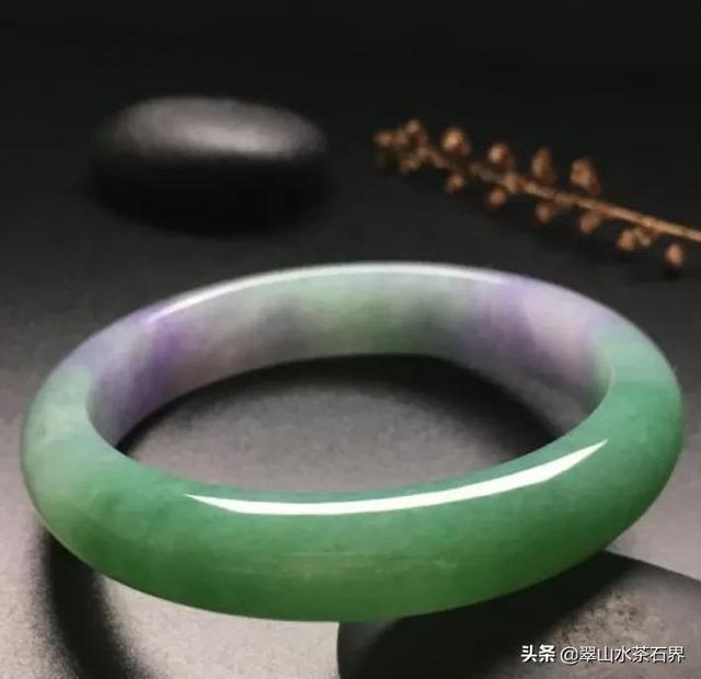 翡翠手镯的保养,翡翠手镯洗手-第14张图片-翡翠网 翡翠手镯的保养,翡翠手镯洗手-第14张图片-翡翠网
