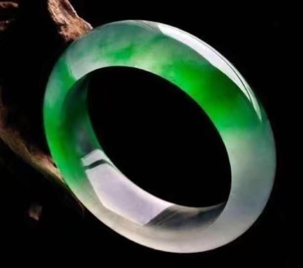 赞美翡翠的精美句子大全翡翠手镯最好的诗句-第1张图片-翡翠网 赞美翡翠的精美句子大全翡翠手镯最好的诗句-第1张图片-翡翠网