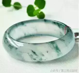 如何看翡翠手镯的好坏人工合成翡翠手镯图片-第4张图片-翡翠网 如何看翡翠手镯的好坏人工合成翡翠手镯图片-第4张图片-翡翠网