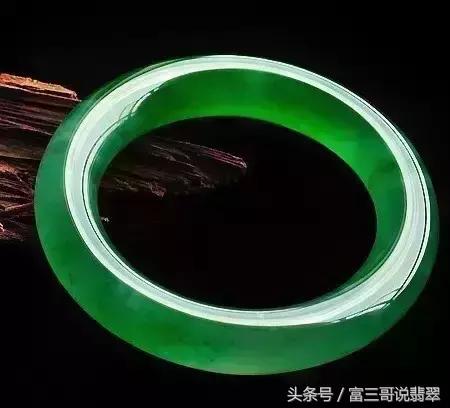 如何看翡翠手镯的好坏人工合成翡翠手镯图片-第15张图片-翡翠网 如何看翡翠手镯的好坏人工合成翡翠手镯图片-第15张图片-翡翠网