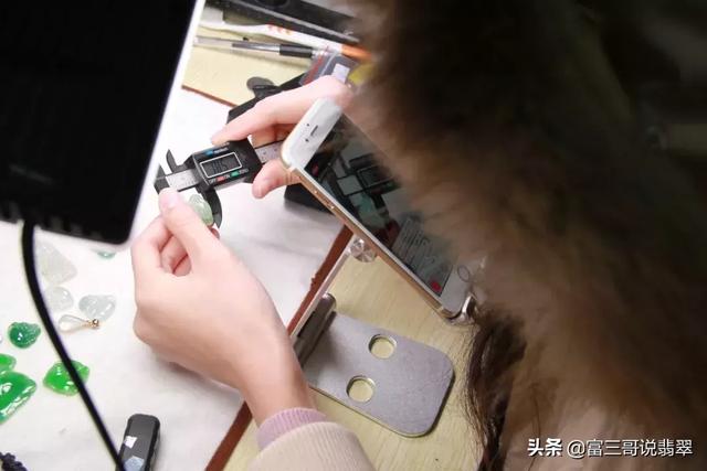 翡翠手镯款式翡翠手镯宽9-第4张图片-翡翠网 翡翠手镯款式翡翠手镯宽9-第4张图片-翡翠网