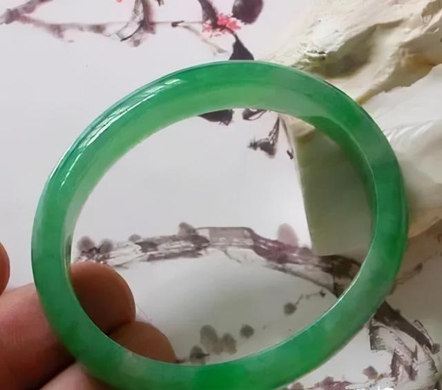 翡翠贵妃手镯图片,一般玉镯的价格-第4张图片-翡翠网 翡翠贵妃手镯图片,一般玉镯的价格-第4张图片-翡翠网