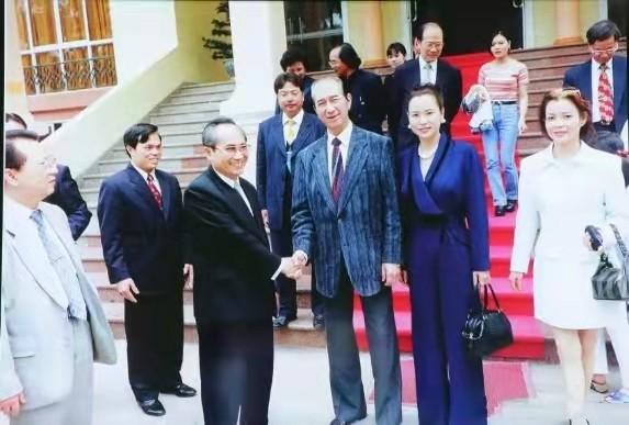 深蓝色翡翠手镯翡翠镯子报价-第7张图片-翡翠网 深蓝色翡翠手镯翡翠镯子报价-第7张图片-翡翠网