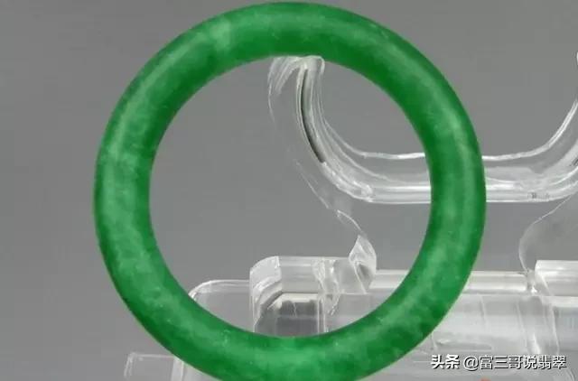 翡翠手镯去医院可以戴吗戴翡翠有什么好处-第8张图片-翡翠网 翡翠手镯去医院可以戴吗戴翡翠有什么好处-第8张图片-翡翠网