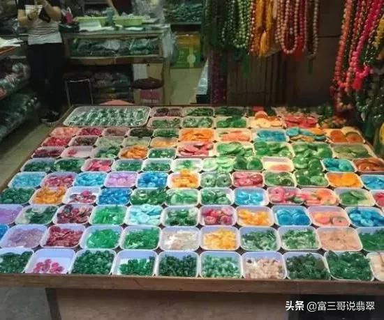 翡翠手镯去医院可以戴吗戴翡翠有什么好处-第9张图片-翡翠网 翡翠手镯去医院可以戴吗戴翡翠有什么好处-第9张图片-翡翠网