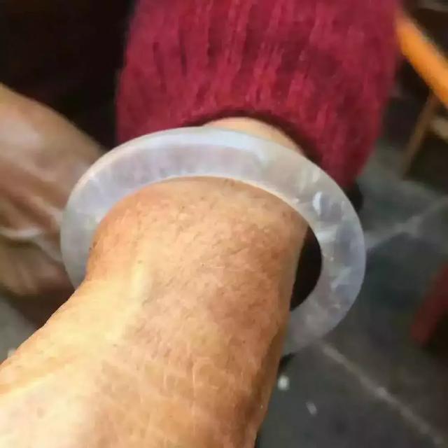 翡翠手镯带黄翡值钱吗,晒带过翡翠手镯3年图片-第4张图片-翡翠网