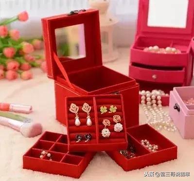 翡翠白条手镯能戴润吗低档翡翠手镯会越戴越润吗-第1张图片-翡翠网 翡翠白条手镯能戴润吗低档翡翠手镯会越戴越润吗-第1张图片-翡翠网