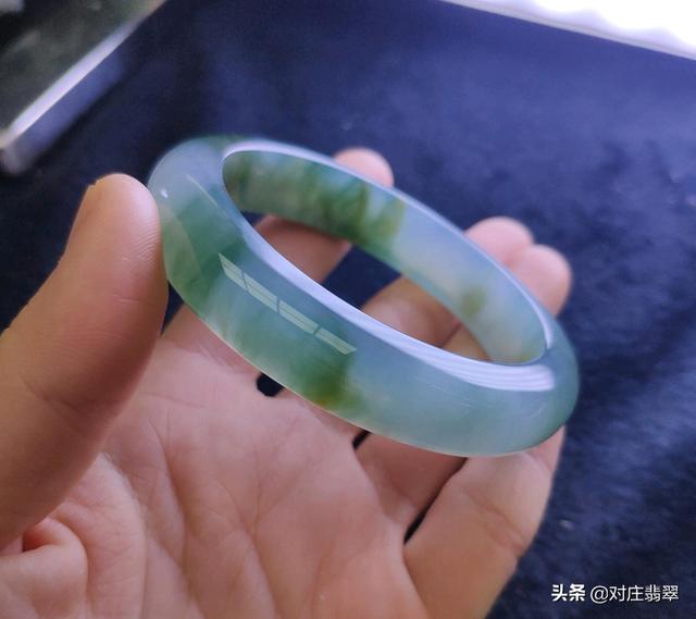 一个普通的翡翠三彩手镯黄加绿翡翠手镯-第4张图片-翡翠网 一个普通的翡翠三彩手镯黄加绿翡翠手镯-第4张图片-翡翠网