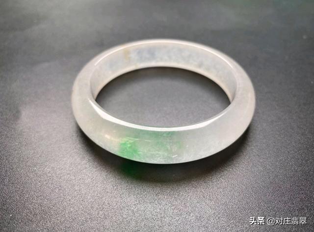 一个普通的翡翠三彩手镯黄加绿翡翠手镯-第8张图片-翡翠网 一个普通的翡翠三彩手镯黄加绿翡翠手镯-第8张图片-翡翠网