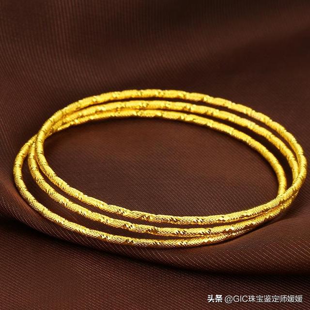 翡翠手镯黄金圈口是什么,活口翡翠手镯-第3张图片-翡翠网 翡翠手镯黄金圈口是什么,活口翡翠手镯-第3张图片-翡翠网
