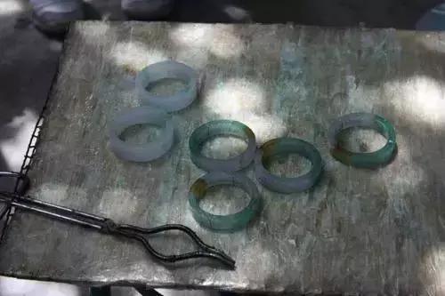 我的翡翠手镯戴活了了翡翠手镯真假对身体有害吗-第6张图片-翡翠网 我的翡翠手镯戴活了了翡翠手镯真假对身体有害吗-第6张图片-翡翠网