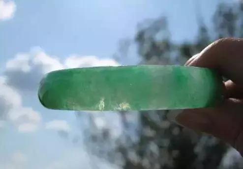我的翡翠手镯戴活了了翡翠手镯真假对身体有害吗-第8张图片-翡翠网 我的翡翠手镯戴活了了翡翠手镯真假对身体有害吗-第8张图片-翡翠网