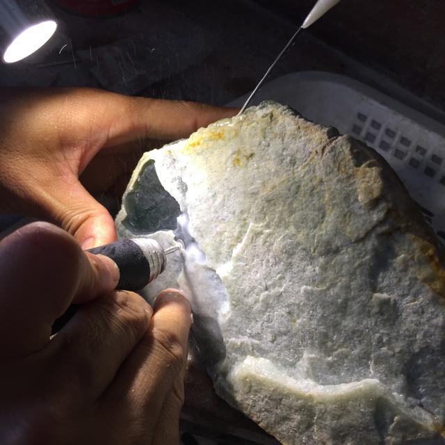 好的翡翠原石小林翡翠原石图解-第1张图片-翡翠网 好的翡翠原石小林翡翠原石图解-第1张图片-翡翠网